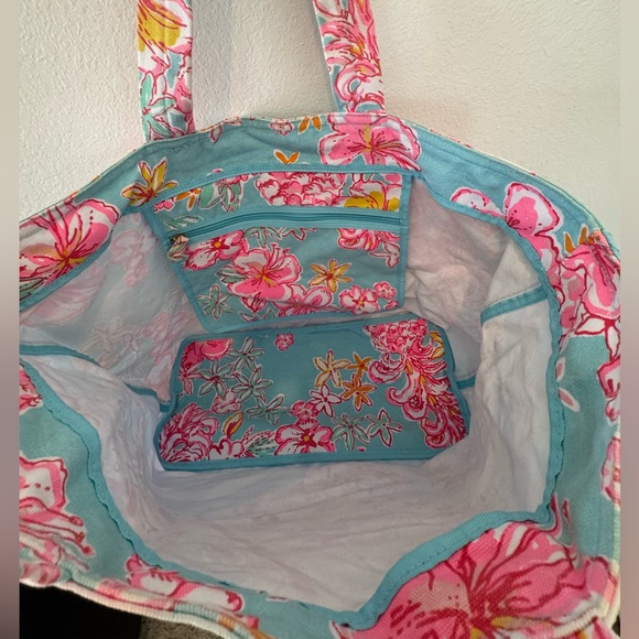 Lilly Pulitzer | The Beach Is Calling Blue Printed Tote Bag - Picture 3 of 5